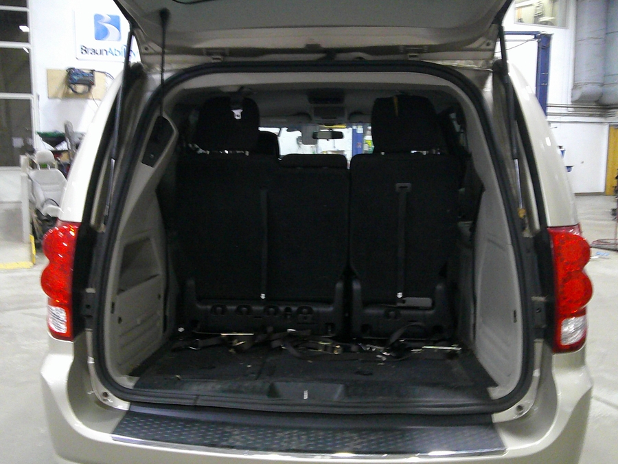 Brown Dodge Grand Caravan image number 10