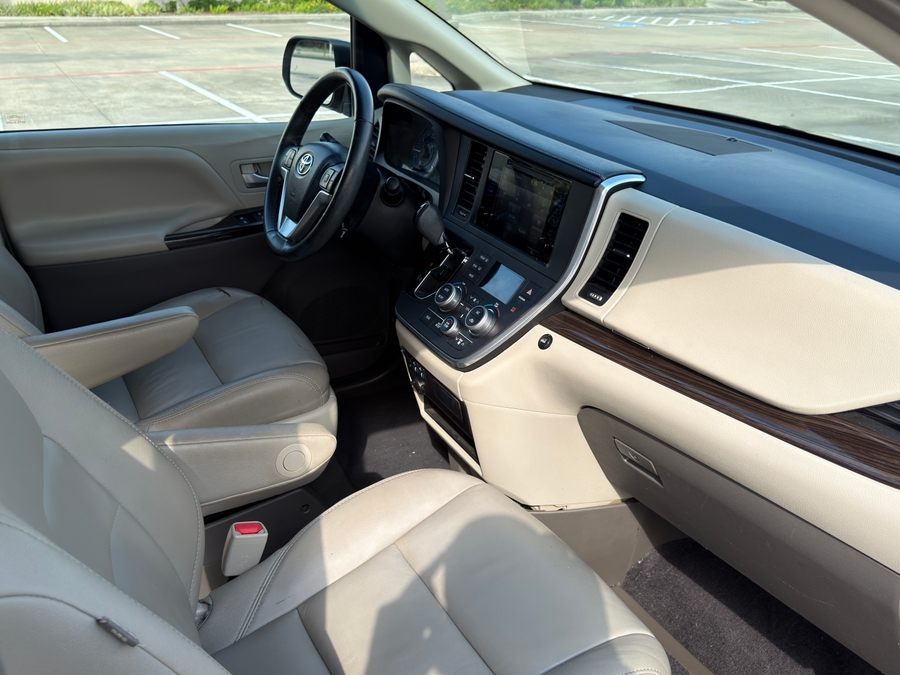 Used 2015 Toyota Sienna XLE - VMI Side Entry Entry In Floor Automatic Ramp