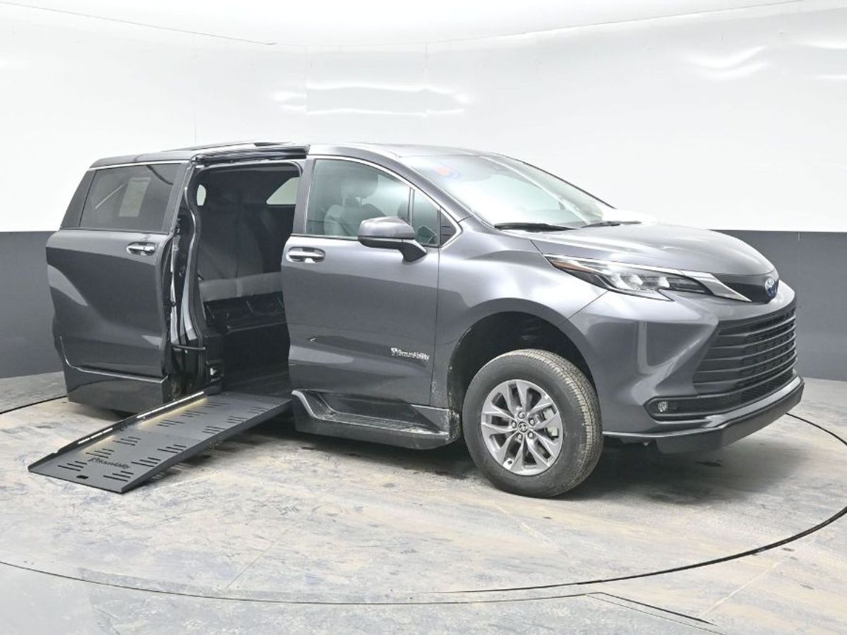 2025 TOYOTA SIENNA - Image 25