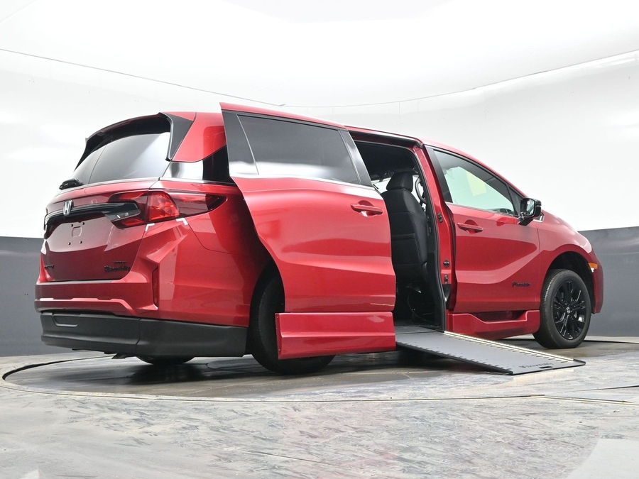 New 2026 Honda Odyssey Sport - BraunAbility Side Entry Entry In Floor Automatic Ramp