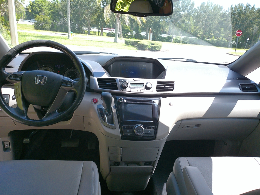 Grey Honda Odyssey image number 6