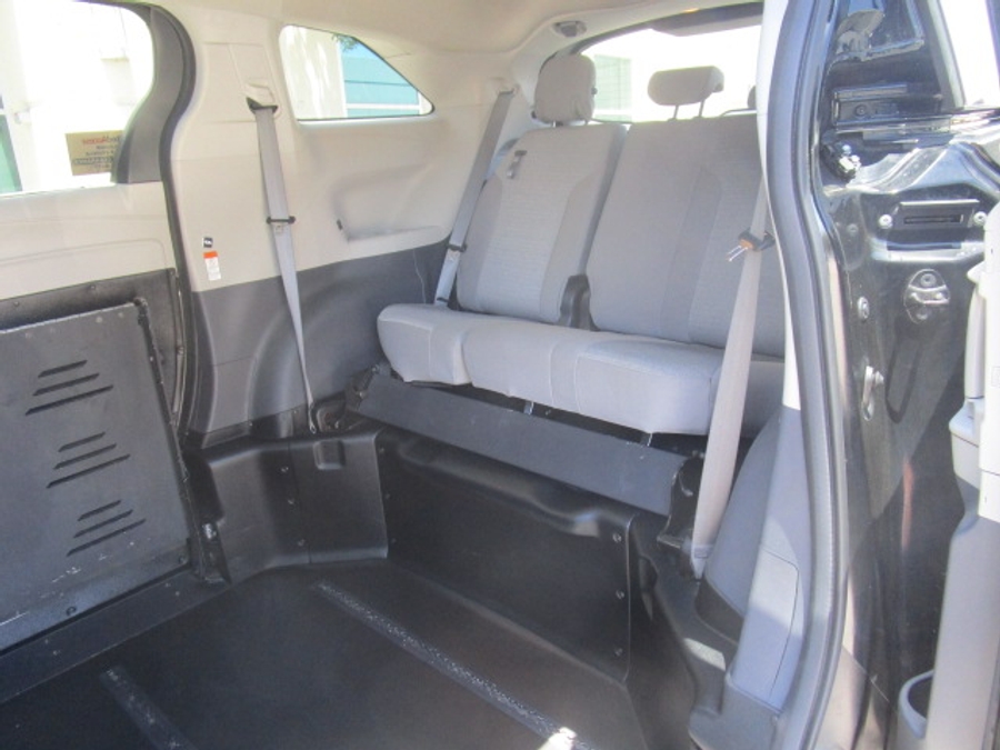 Used 2024 Toyota Sienna Hybrid LE Base - BraunAbility Side Entry Fold Out Automatic Ramp