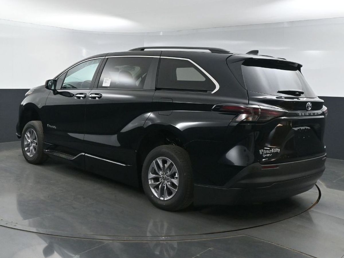 2025 TOYOTA SIENNA - Image 6