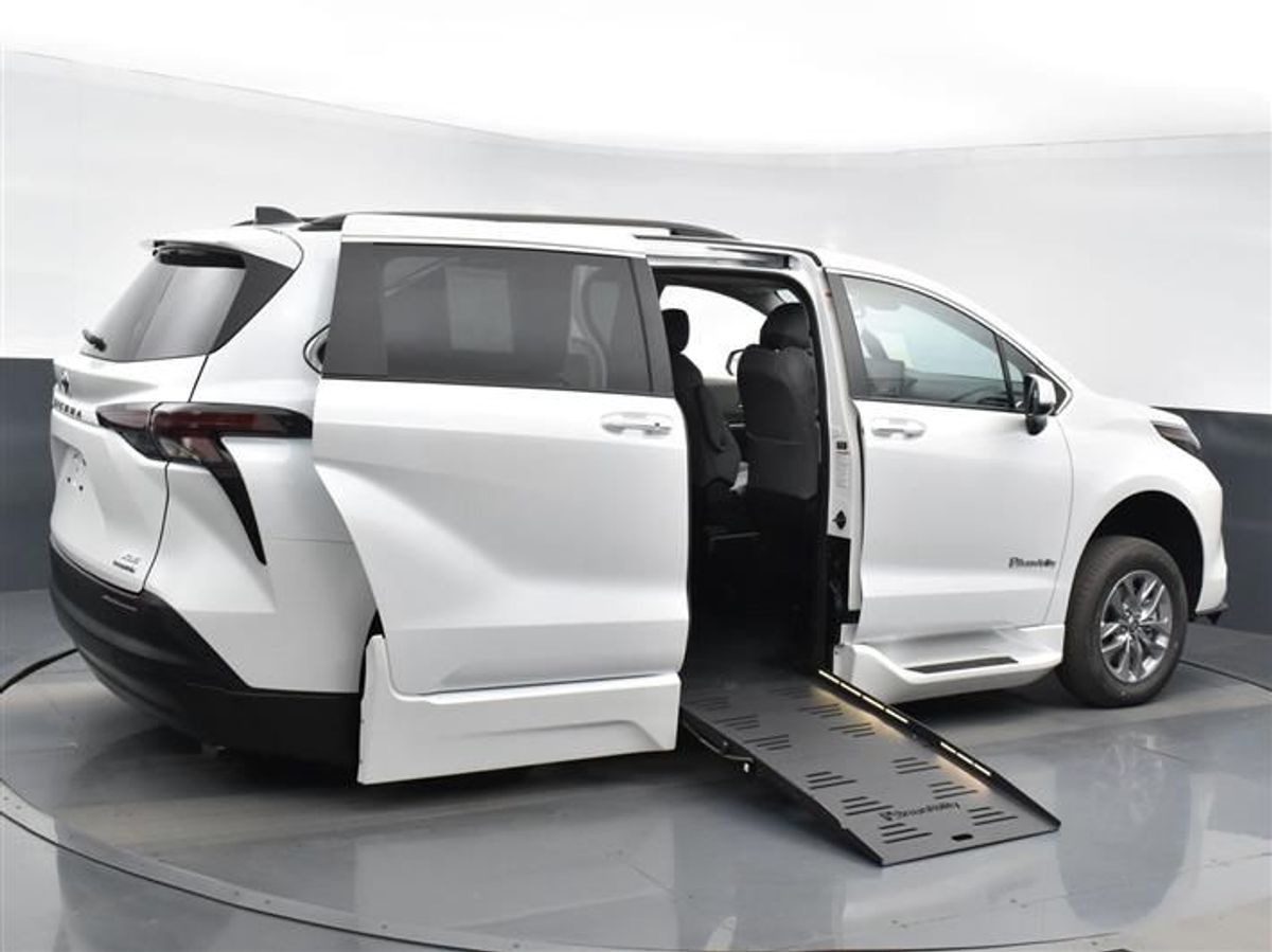 2023 TOYOTA SIENNA - Image 12