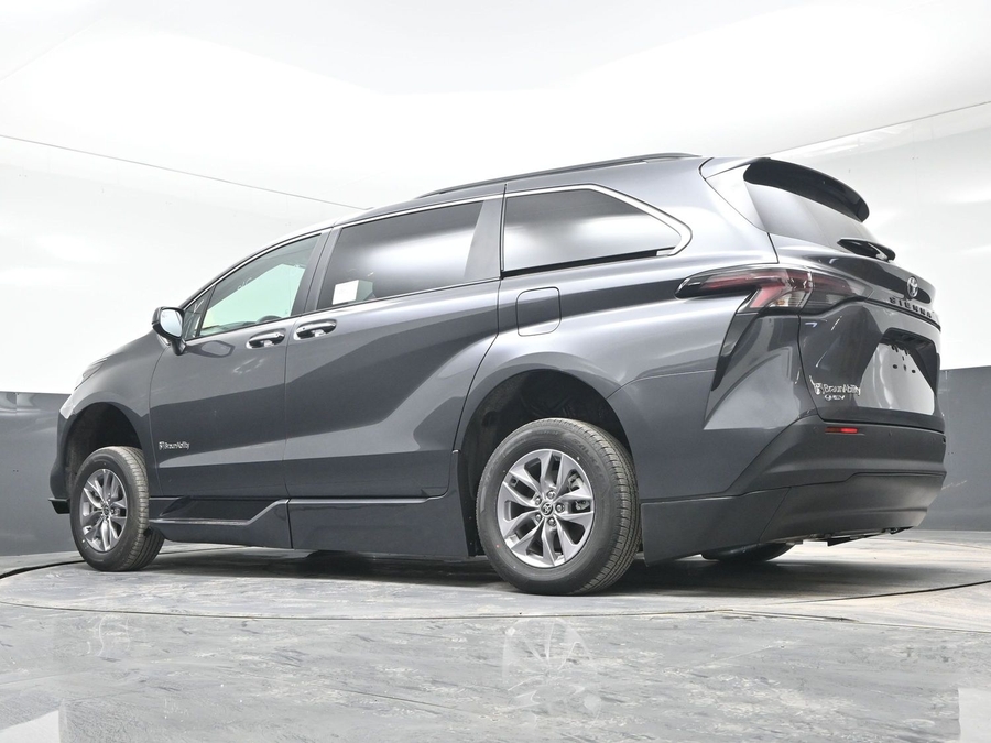 New 2025 Toyota Sienna Hybrid XLE Plus - BraunAbility Side Entry Entry Fold Out Automatic Ramp