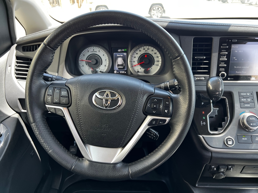 Used 2020 Toyota Sienna SE - BraunAbility Side Entry Entry Fold Out Automatic Ramp