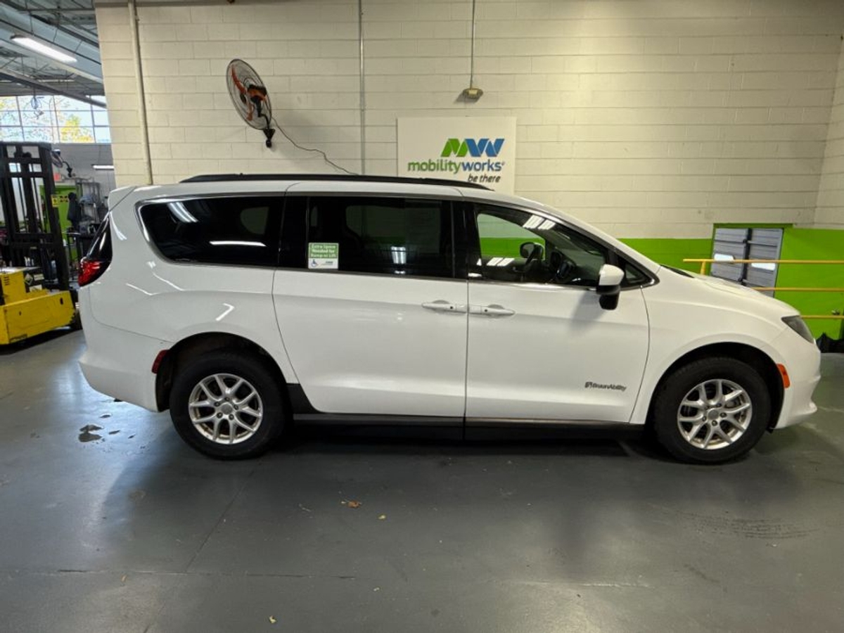 2020 CHRYSLER VOYAGER - Image 18