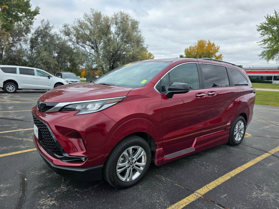 Red Toyota Sienna image number 2