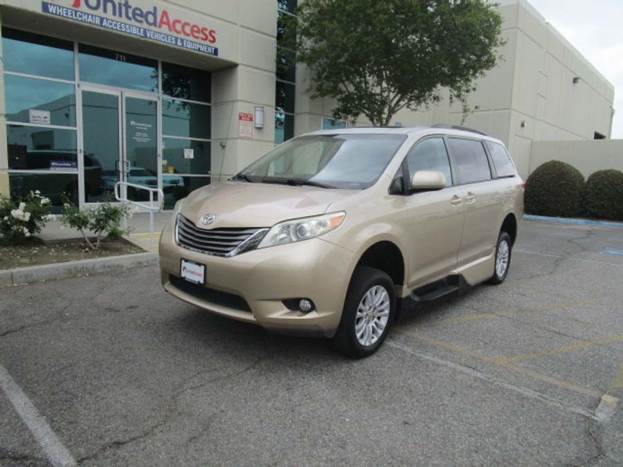 Used 2013 Toyota Sienna XLE Base - VMI Side Entry Entry In Floor Automatic Ramp