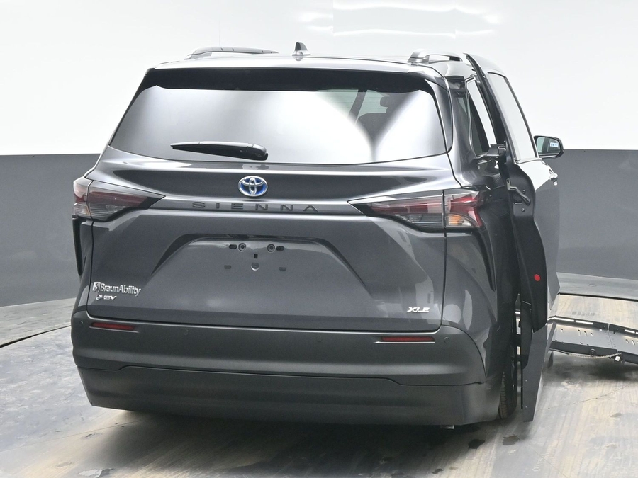 New 2025 Toyota Sienna Hybrid XLE Plus - BraunAbility Side Entry Entry Fold Out Automatic Ramp