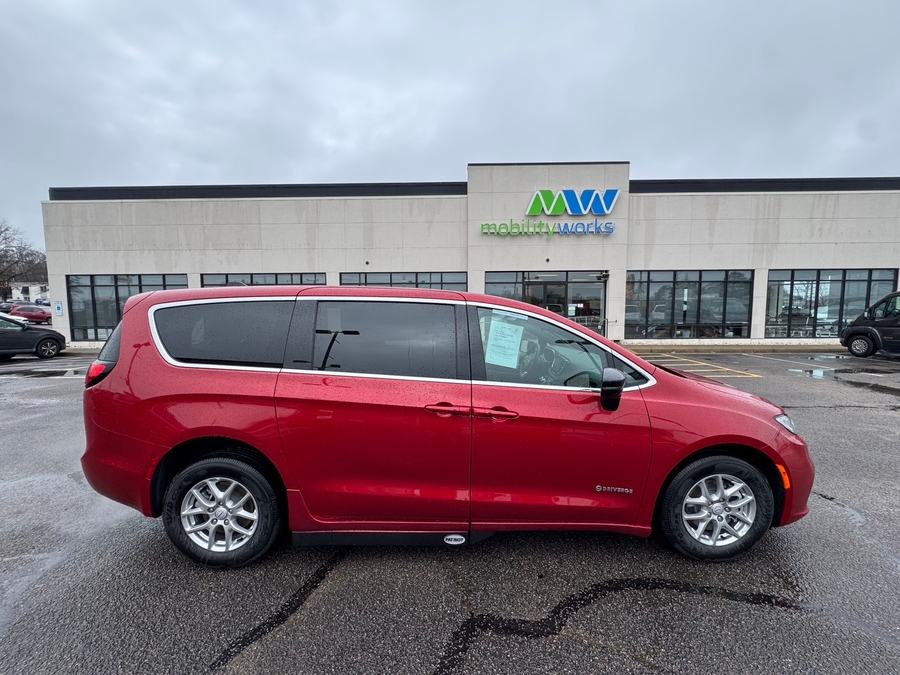 Red Chrysler Pacifica image number 4