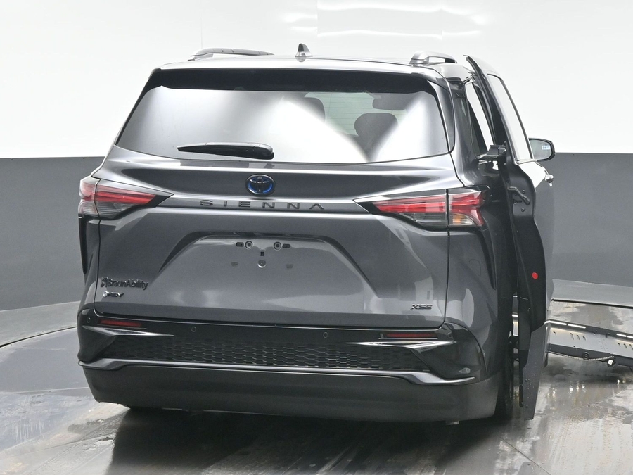 New 2025 Toyota Sienna Hybrid XSE Sport - BraunAbility Side Entry Entry Fold Out Automatic Ramp