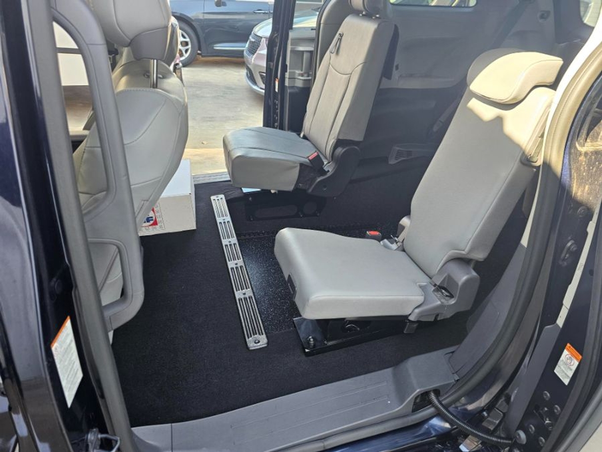 2024 TOYOTA SIENNA - Image 6