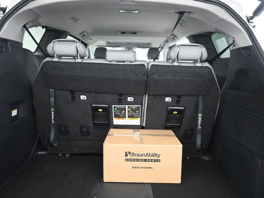 New 2026 Toyota Sienna Hybrid XLE Base - BraunAbility Side Entry Fold Out Automatic Ramp