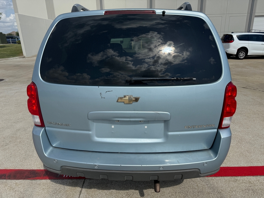 Blue Chevrolet Uplander image number 3