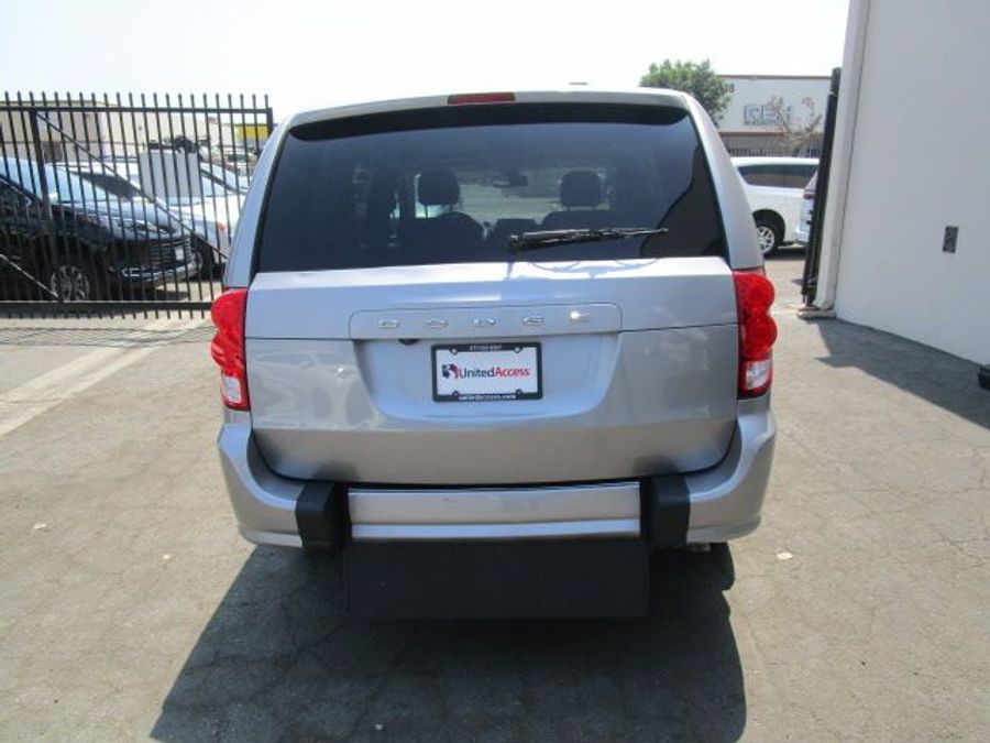 Used 2019 Dodge Grand Caravan SE - International Mobility Rear Entry Entry Fold Out Manual Ramp