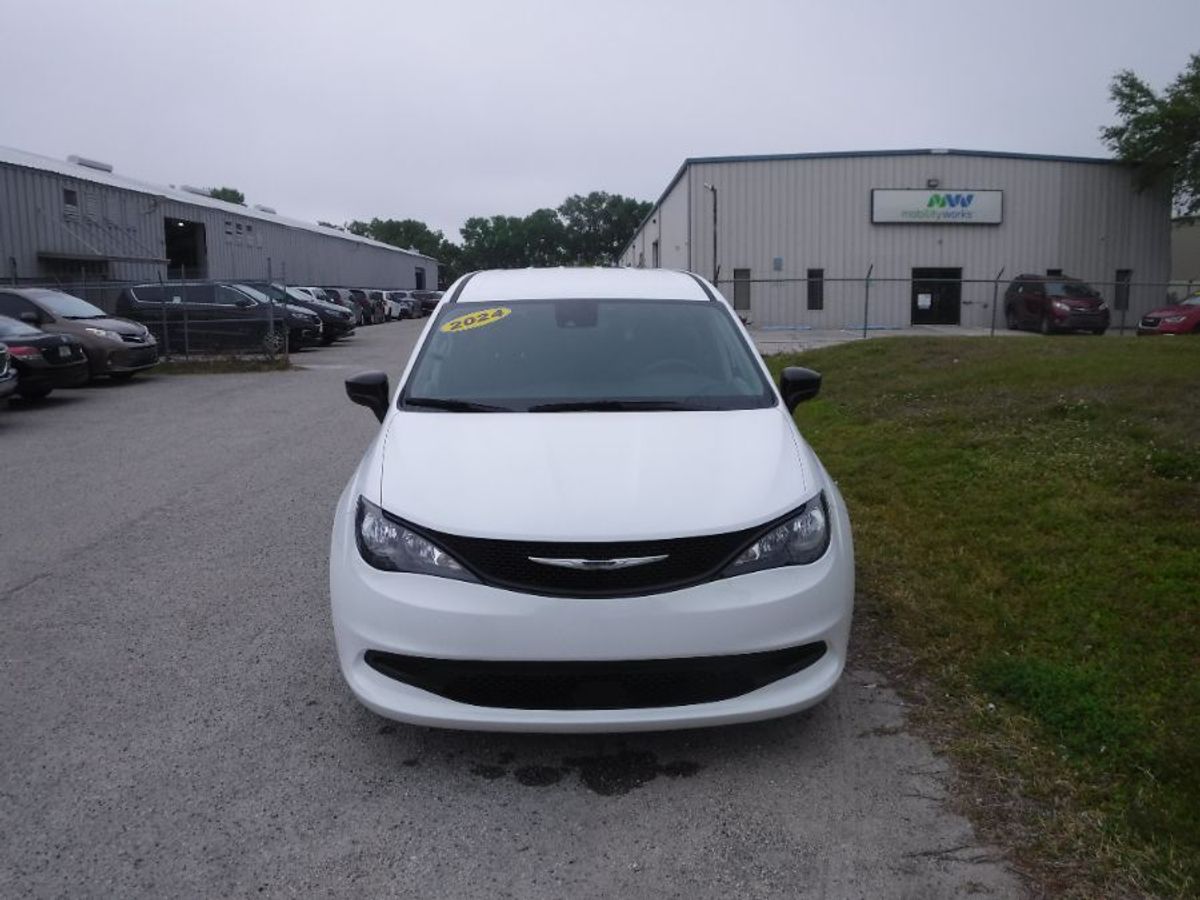 2024 CHRYSLER VOYAGER - Image 3