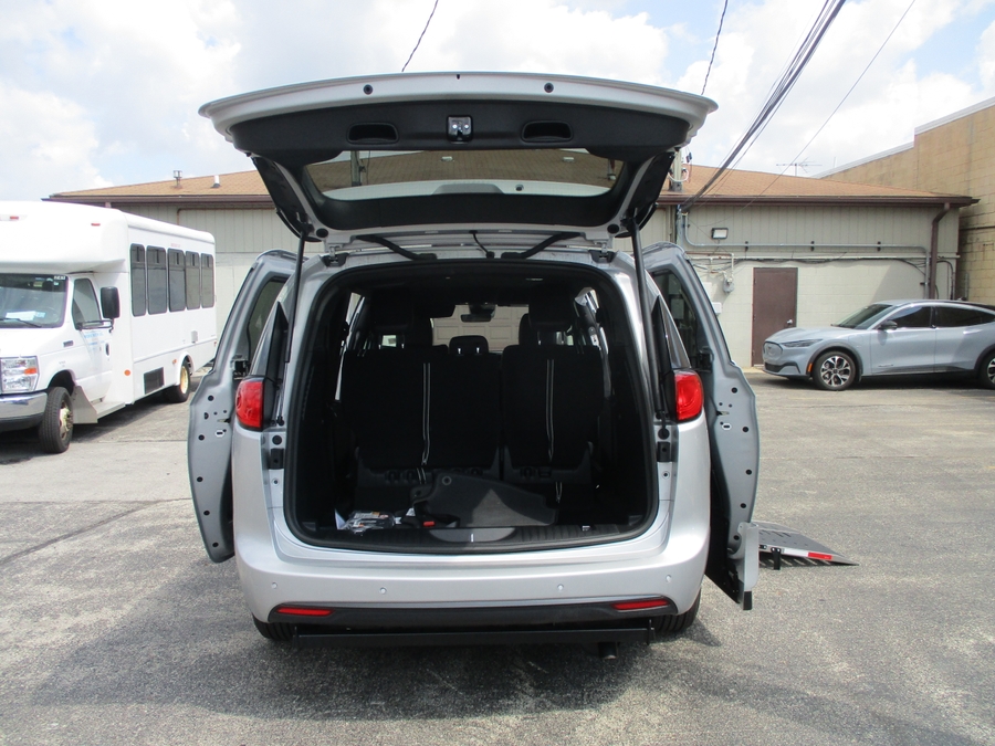 Silver Chrysler Voyager image number 8