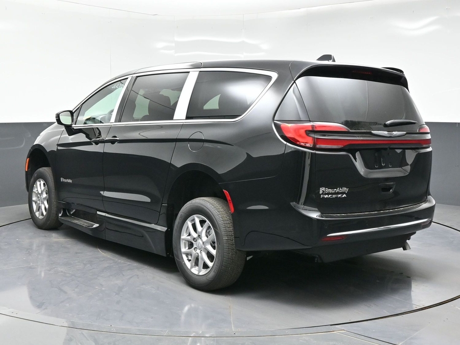 New 2026 Chrysler Pacifica Select Safety - BraunAbility Side Entry Fold Out Automatic Ramp