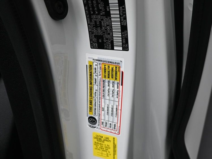 New 2026 Toyota Sienna Hybrid XLE Base - BraunAbility Side Entry Fold Out Automatic Ramp