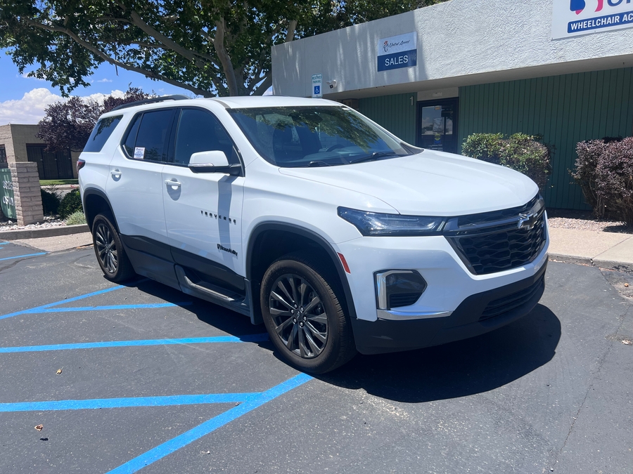 Used 2023 Chevrolet Traverse 2LT - BraunAbility Side Entry In Floor Automatic Ramp