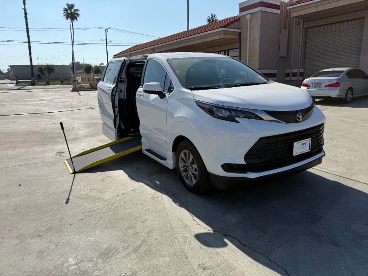White Toyota Sienna image number 2