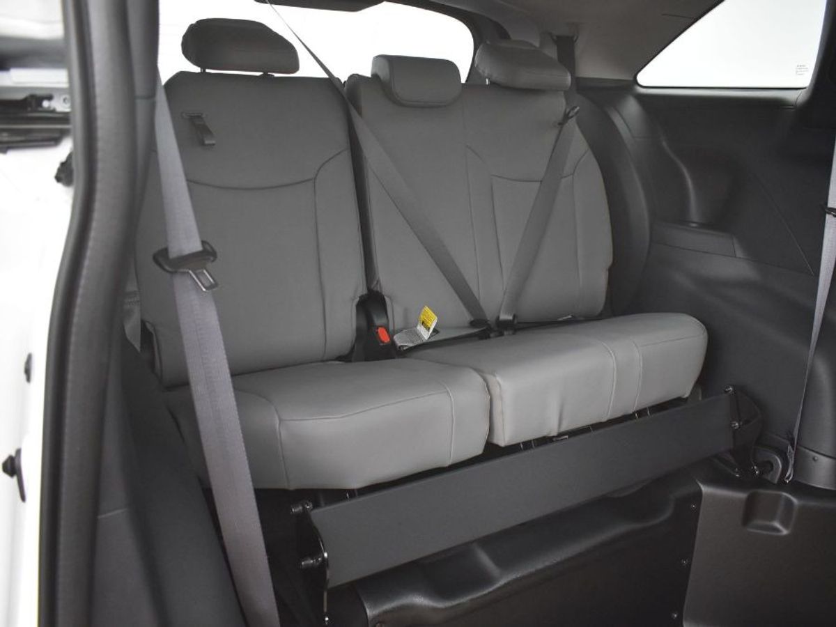 White Toyota Sienna image number 2