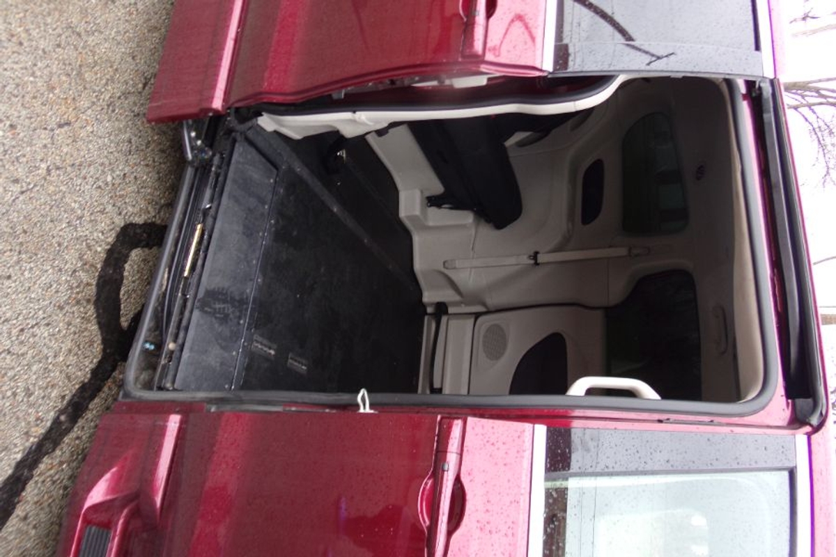 2023 CHRYSLER VOYAGER - Image 11