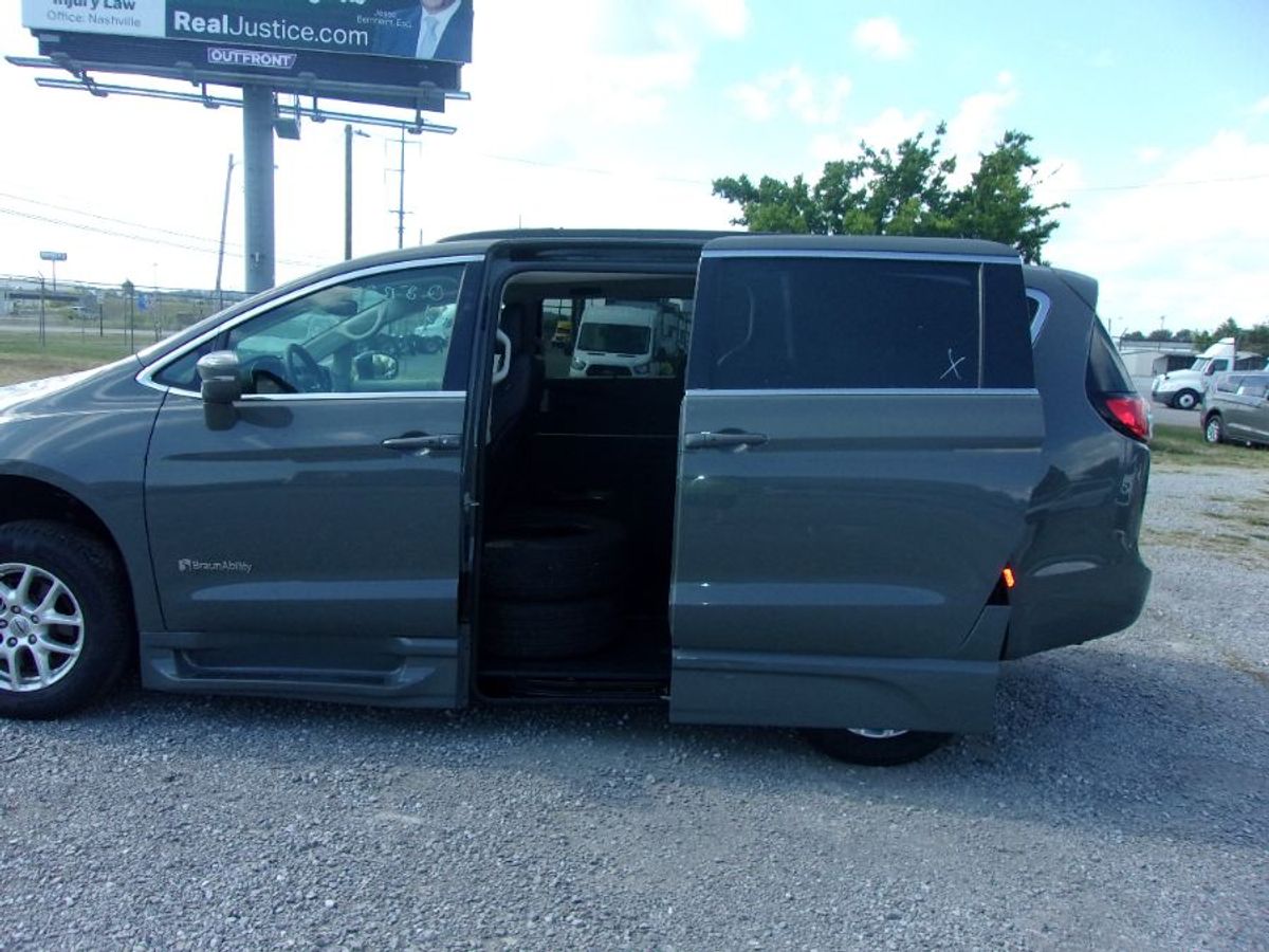 2022 CHRYSLER PACIFICA - Image 11