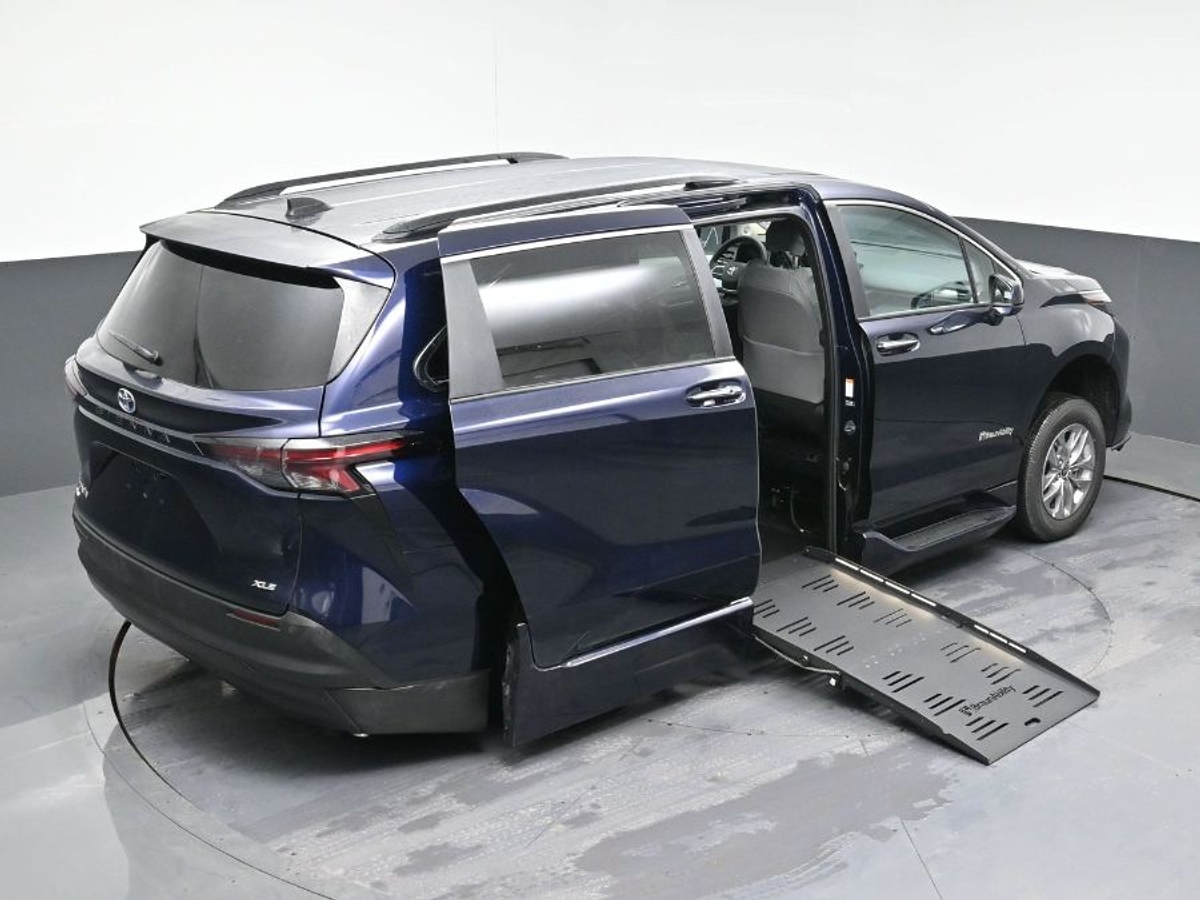 2025 TOYOTA SIENNA - Image 26