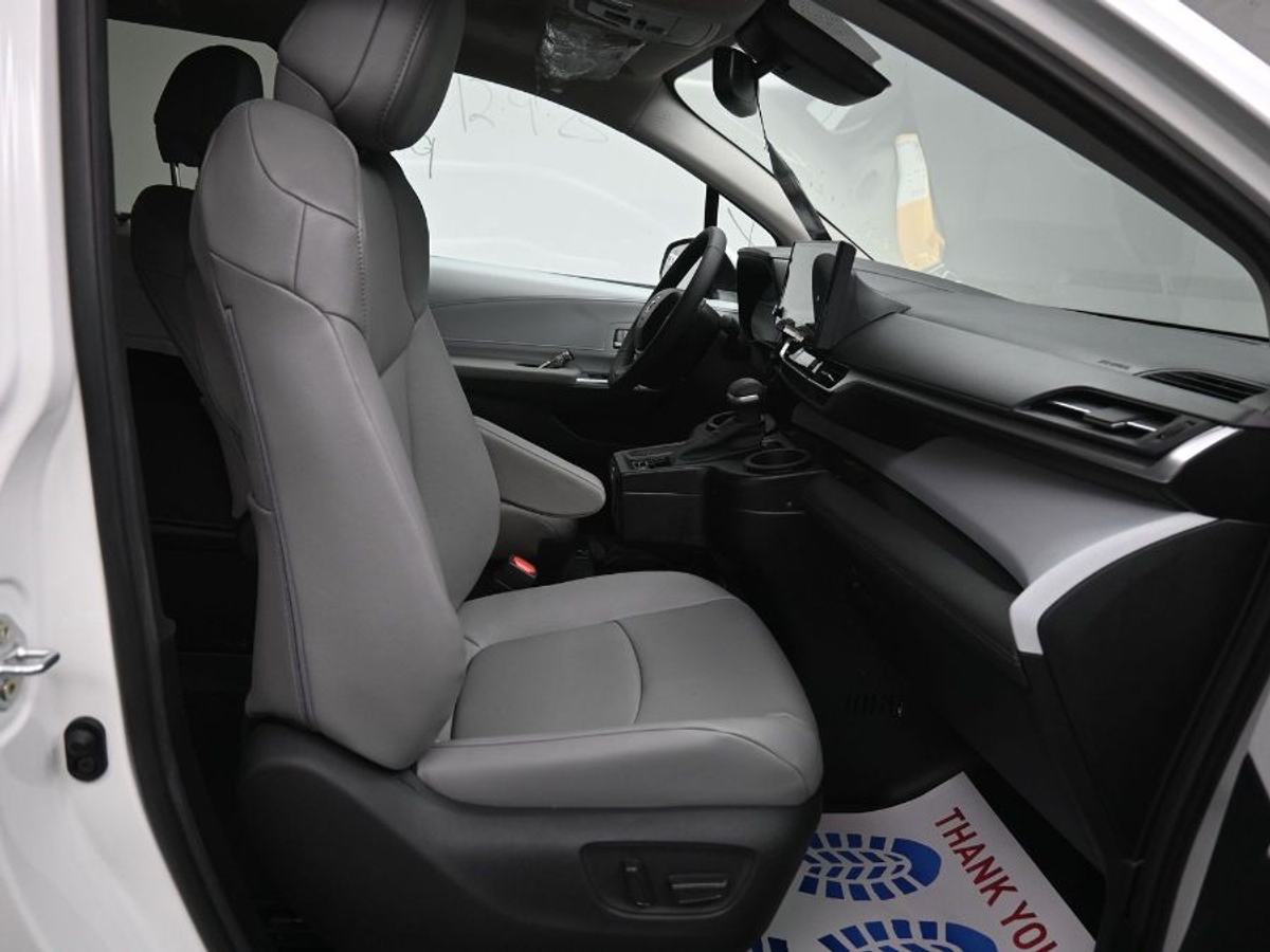 2025 TOYOTA SIENNA - Image 9