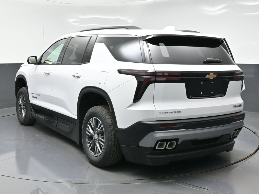 White Chevrolet Traverse image number 4