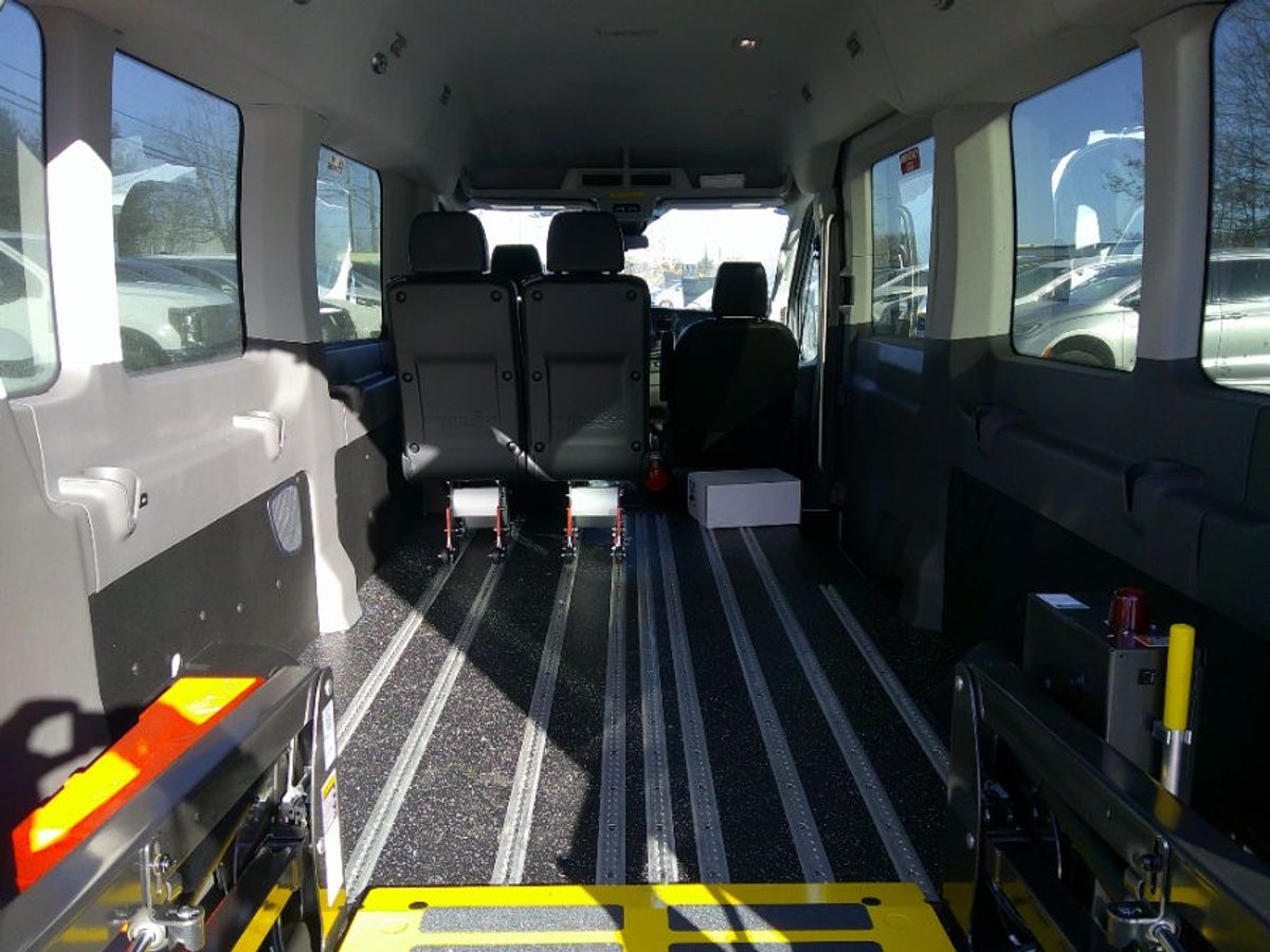 White Ford T350 image number 11