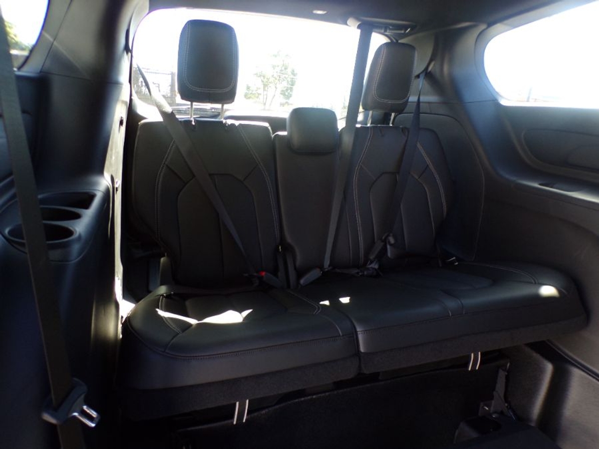 2025 CHRYSLER PACIFICA - Image 9