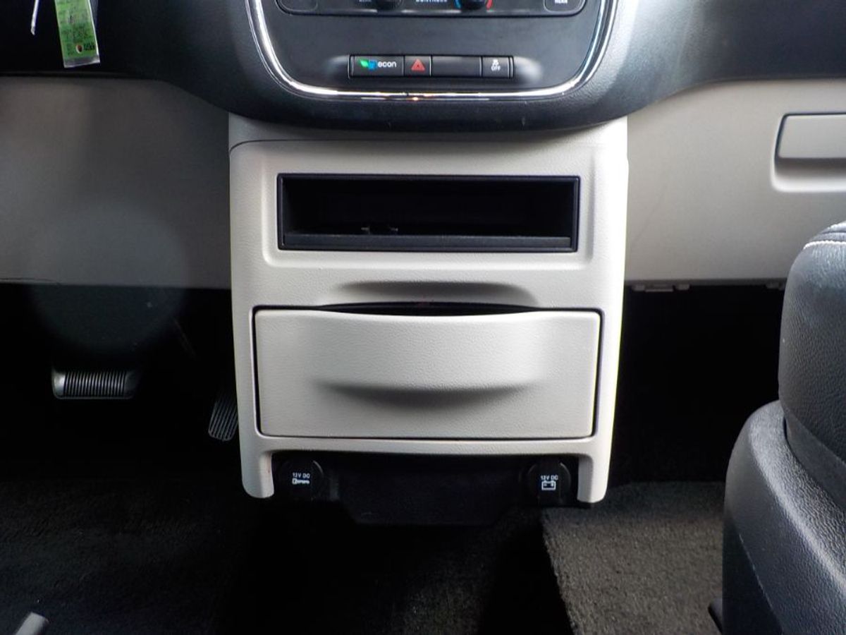 Grey Dodge Grand Caravan image number 12