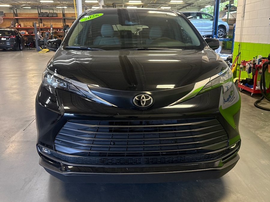 Black Toyota Sienna image number 1
