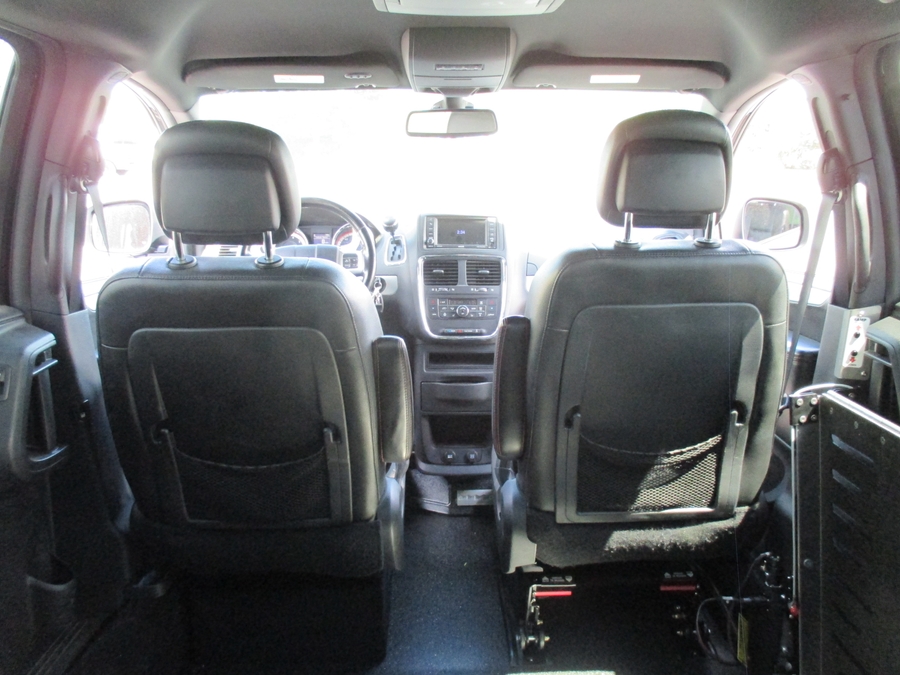 Red Dodge Grand Caravan image number 13