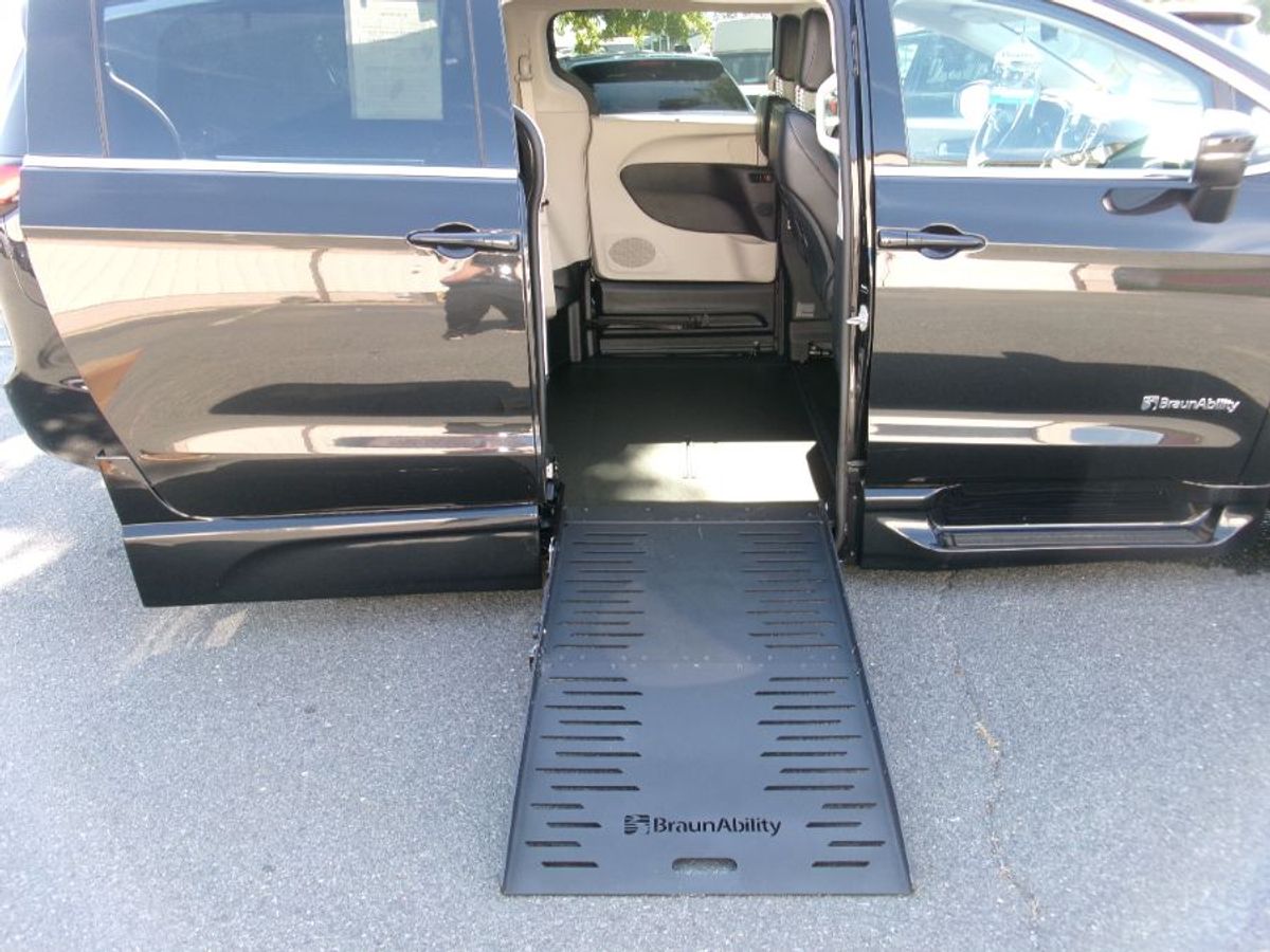 2023 CHRYSLER PACIFICA - Image 8