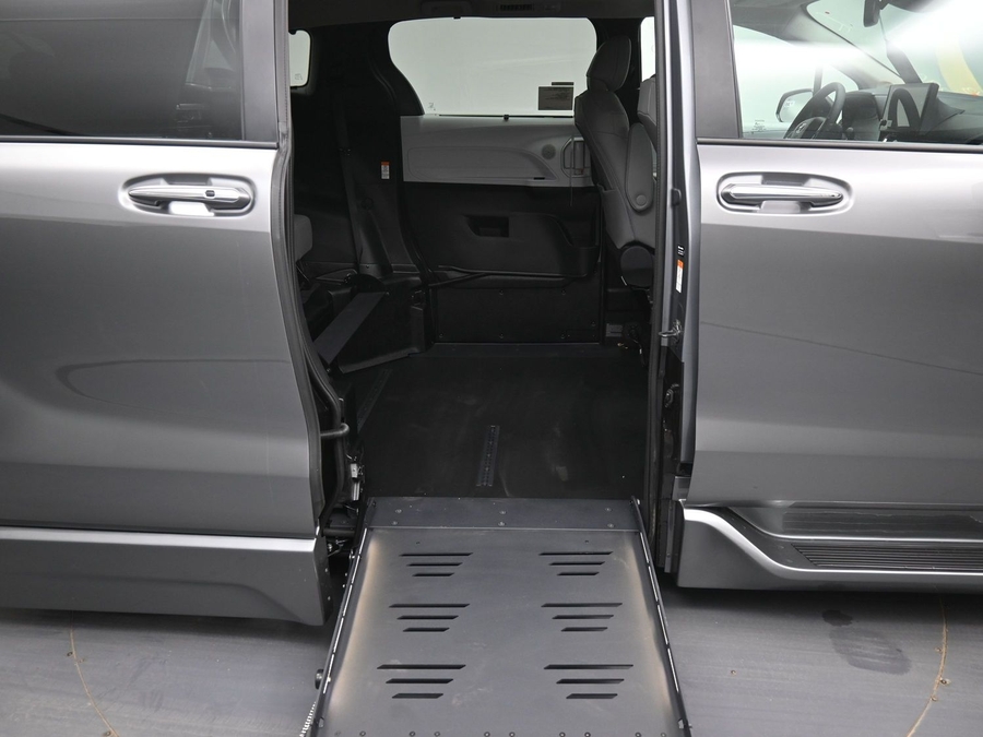 New 2026 Toyota Sienna Hybrid XLE Add - BraunAbility Side Entry Fold Out Automatic Ramp