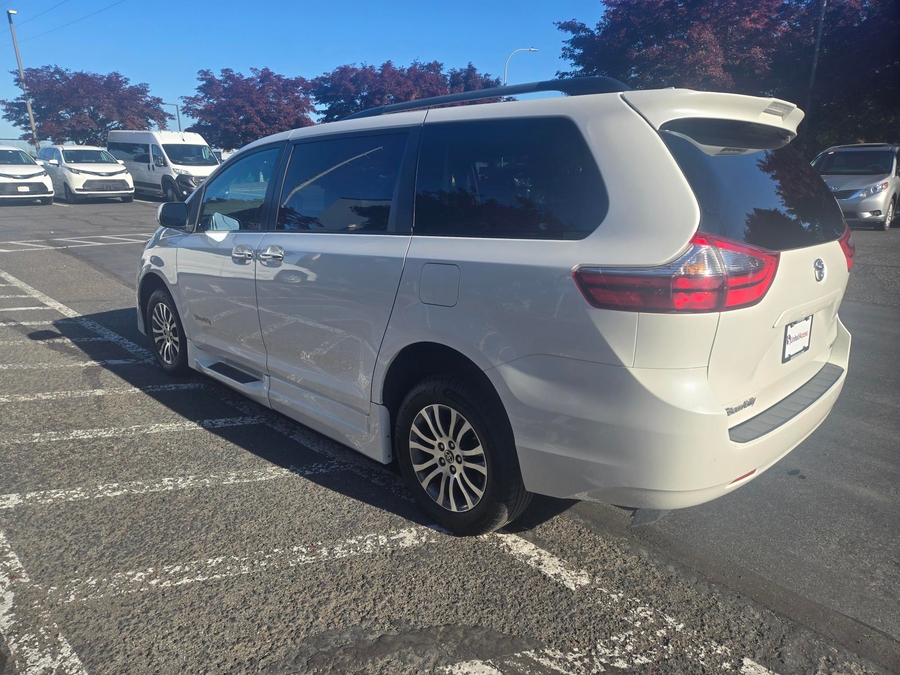 Used 2020 Toyota Sienna XLE - BraunAbility Side Entry Entry In Floor Automatic Ramp