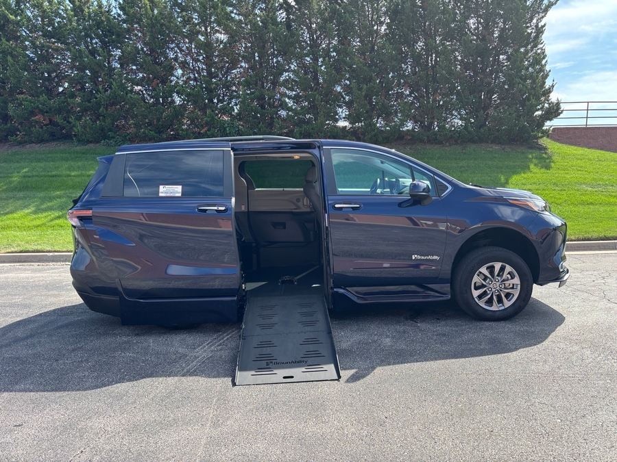 Used 2023 Toyota Sienna Hybrid XLE Plus - BraunAbility Side Entry Fold Out Automatic Ramp