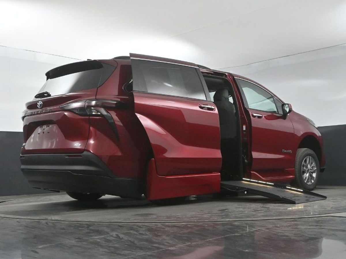 2025 TOYOTA SIENNA - Image 22