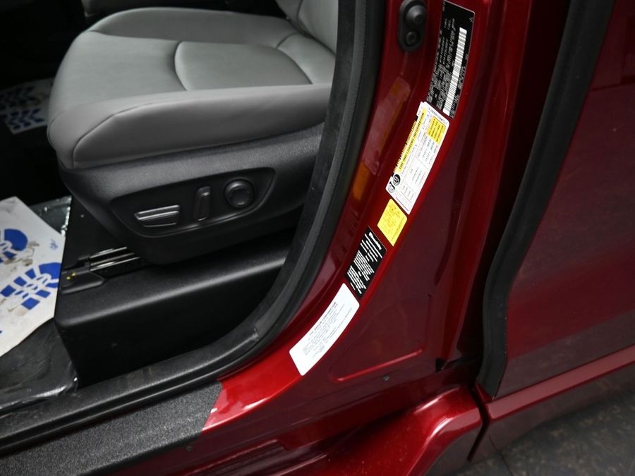 New 2025 Toyota Sienna Hybrid XLE Plus - BraunAbility Side Entry Entry Fold Out Automatic Ramp