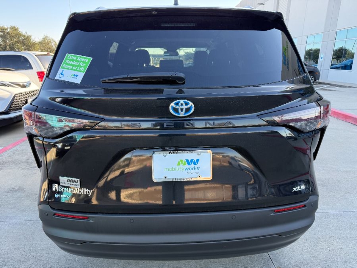 2025 TOYOTA SIENNA - Image 4