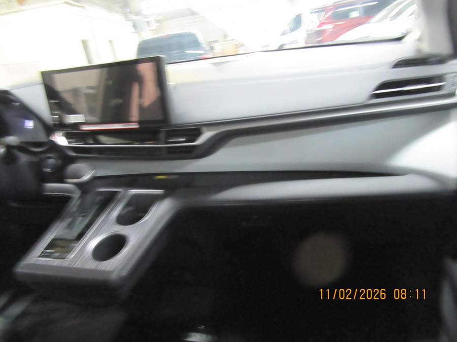 Silver Toyota Sienna image number 2