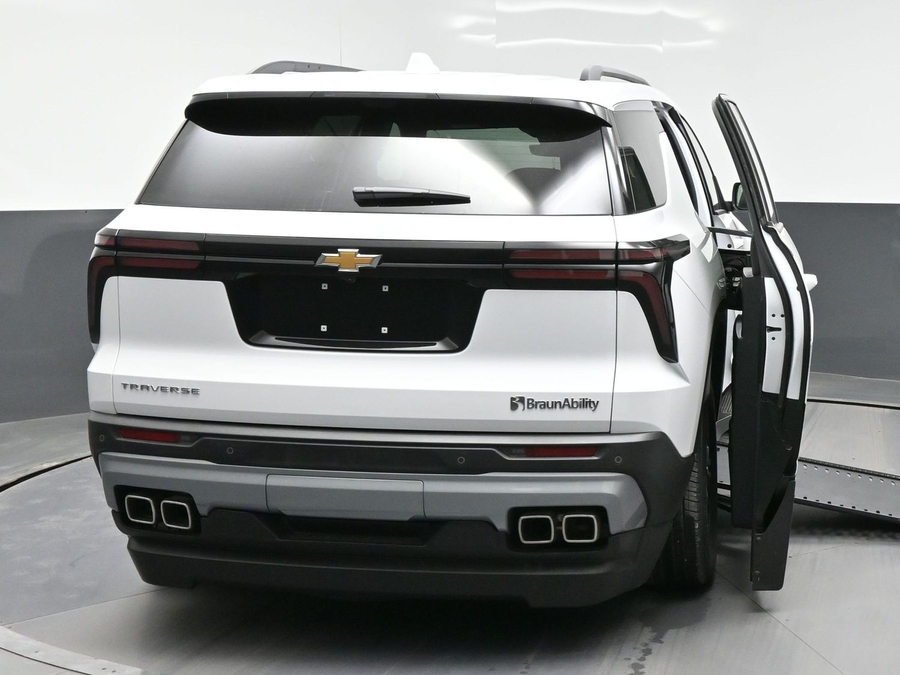 New 2026 Chevrolet Traverse 1LT - BraunAbility Side Entry Entry In Floor Automatic Ramp