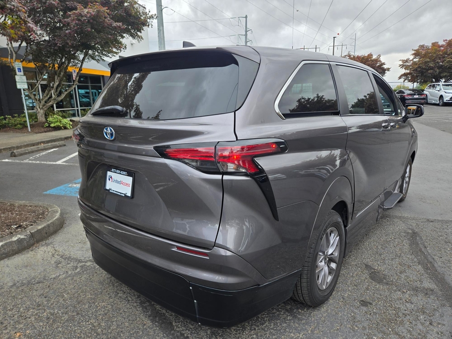 Used 2021 Toyota Sienna Hybrid LE - Vantage Mobility Commercial Side Entry In Floor Manual Ramp