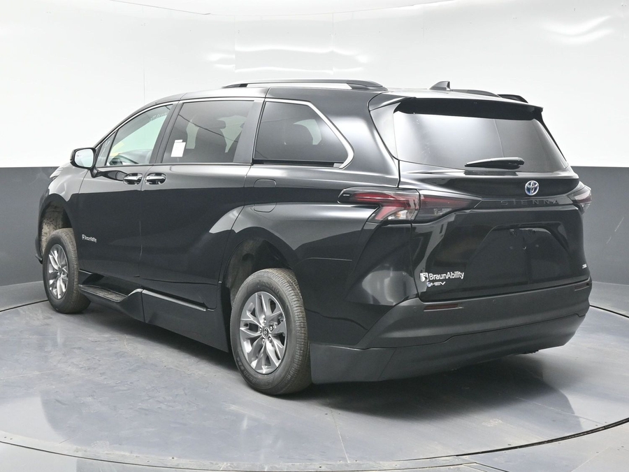 Black Toyota Sienna image number 8