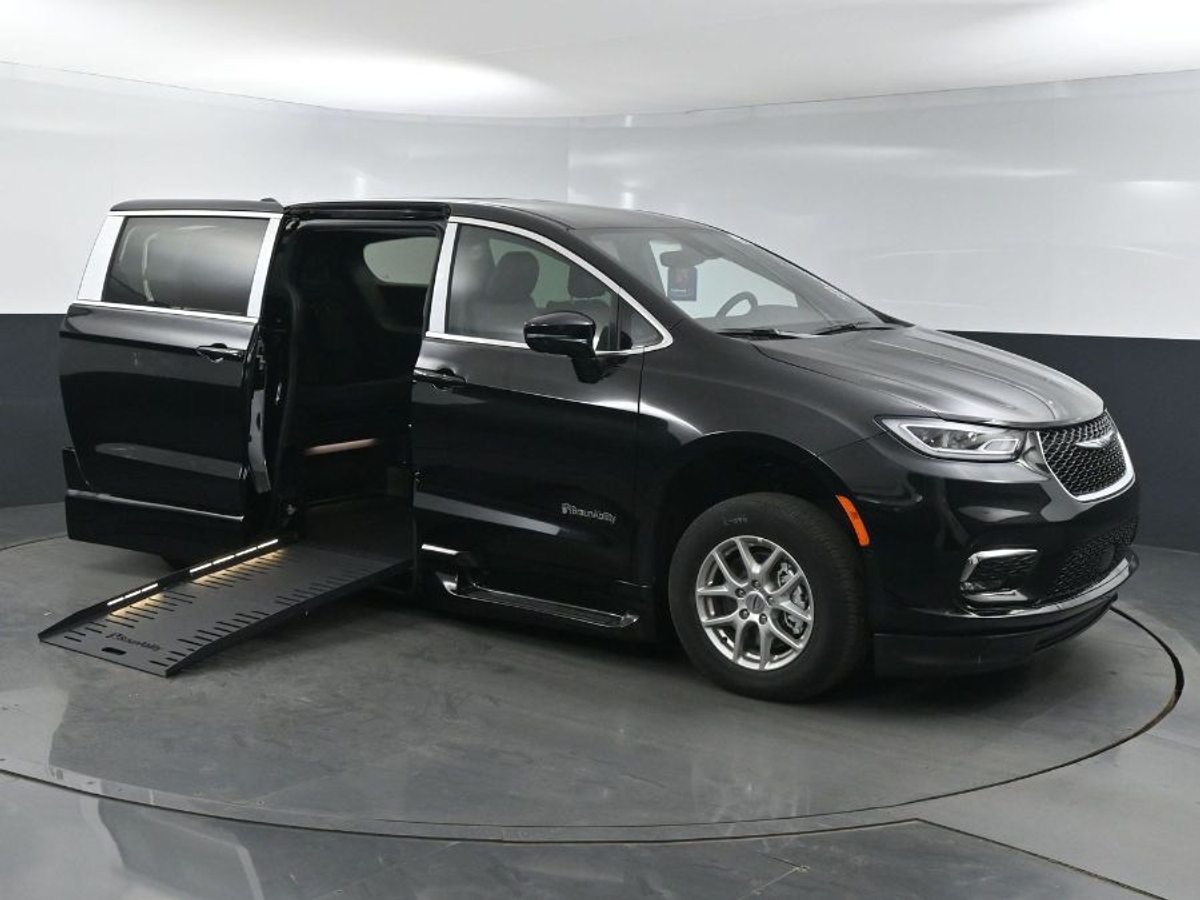 Black Chrysler Pacifica with Side Entry Automatic Fold Out ramp
