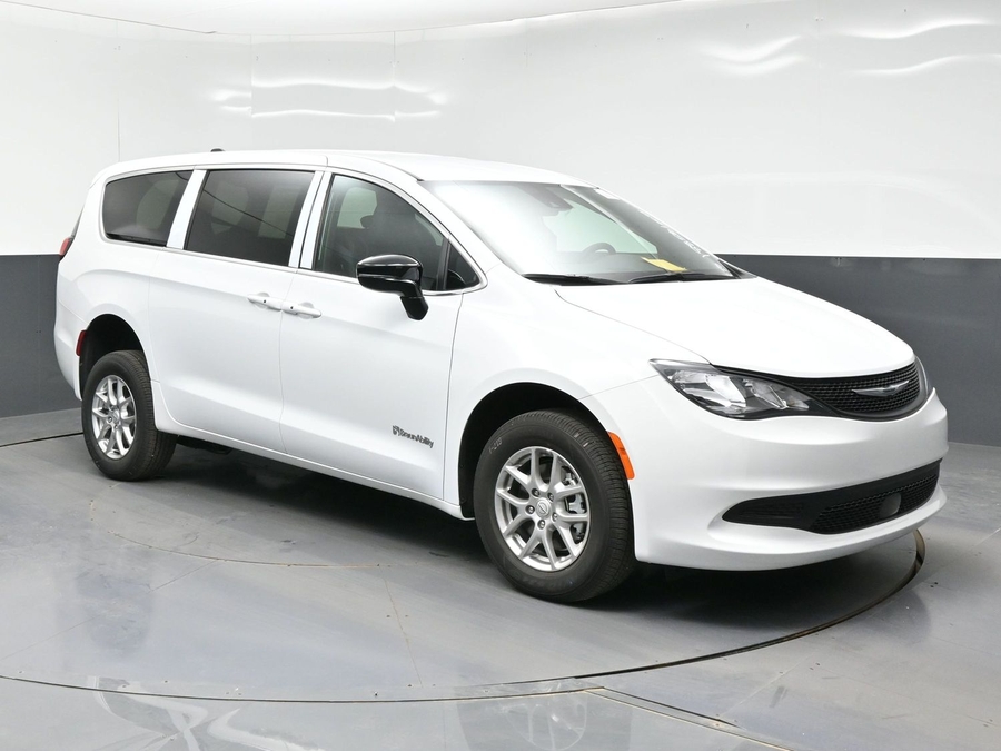 2026 Chrysler Voyager LX's photo